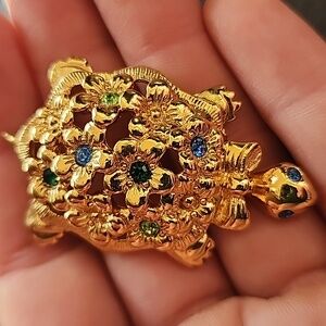 Avon turtle brooch